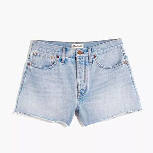 Curvy Relaxed Denim Shorts in Cedarcroft Wash